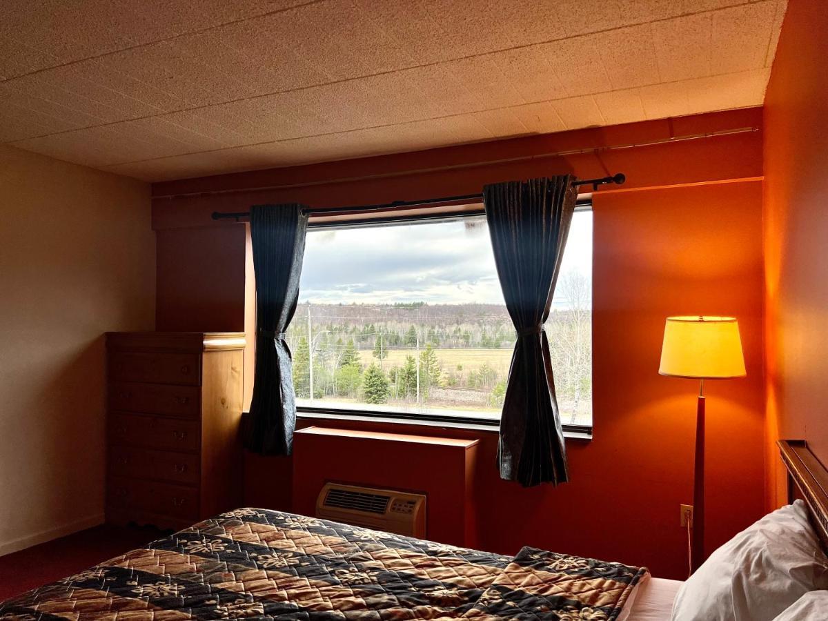 Lively Inn And Suites - Sudbury Naughton Exterior foto